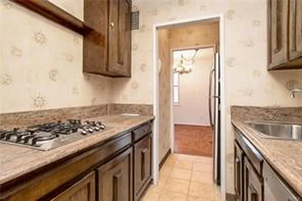 Sold by John Edwards Real Estate, Inc. | media 10