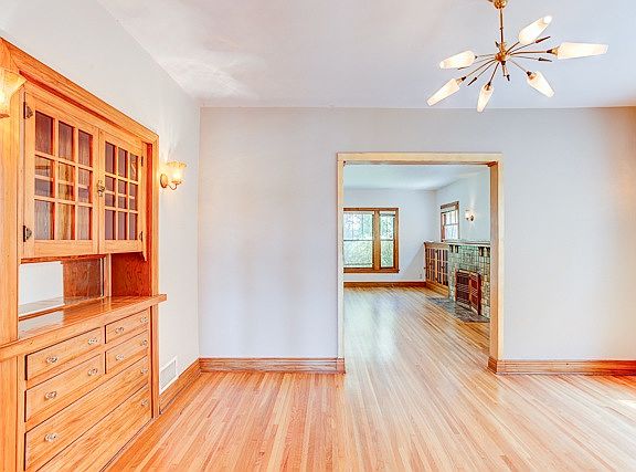 5th image of 3516 Crestmont Ave