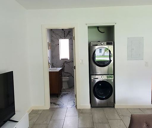 5th image of 711 SE 2nd St #3