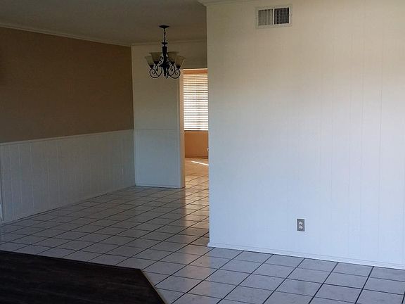 2nd image of 3528 S Gauntlet Dr