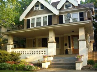 12862 Cedar Rd, Cleveland, OH 44118