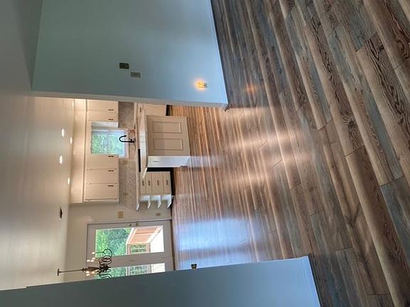4th image of 1153 Redwood Dr