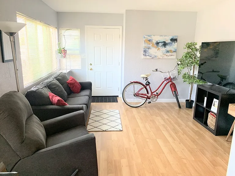 213 Corona Ave #A — Photo 1