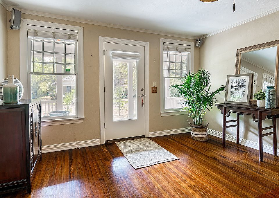 Entry is light and bright!