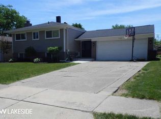 735 Southampton Rd, Auburn Hills, MI 48326