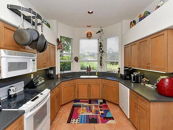 2nd image of 5436 Avenida Del Mare