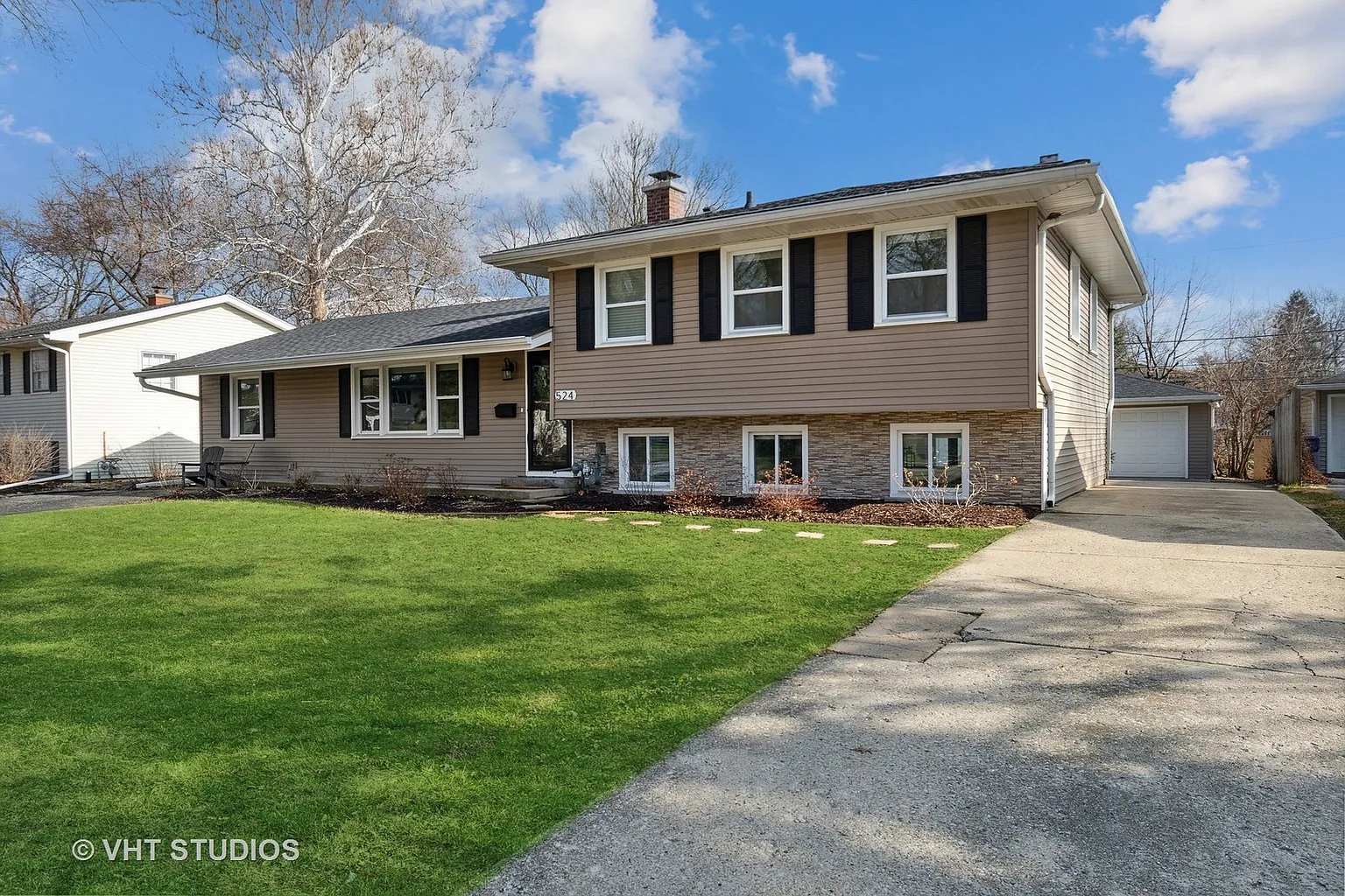 524 Spruce Dr photo 1