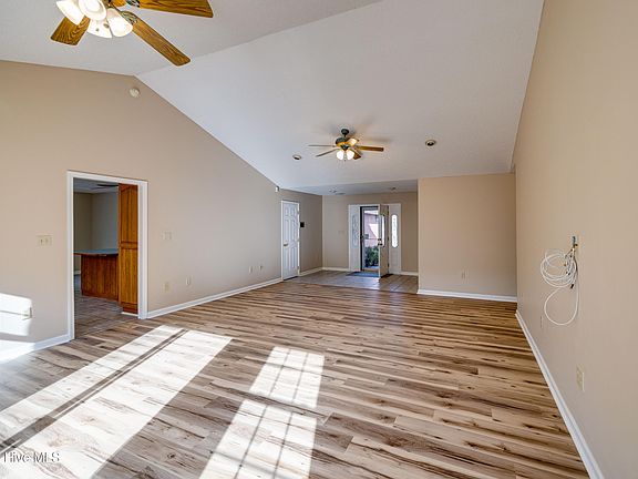 3rd image of 275 Juanita Lane