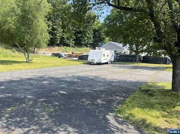 542 Commerce St, Franklin Lakes, NJ 07417