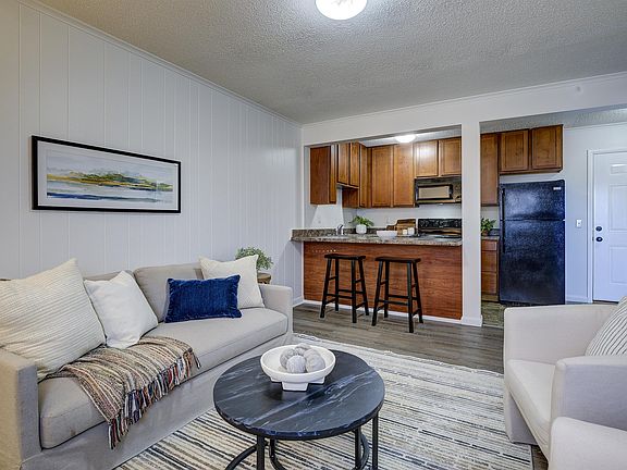4th image of 808 Carolina Dr #303