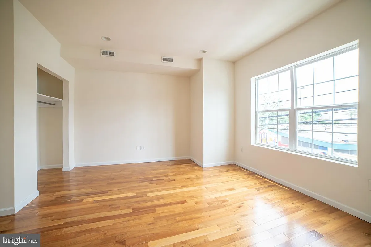 Building Photo - 1830 N 16th St #2