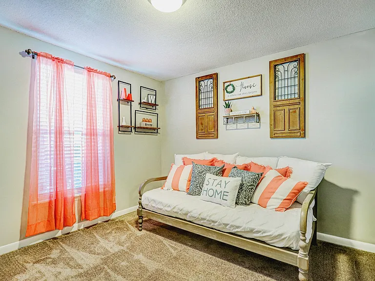 Willow Apartments — Photo 7
