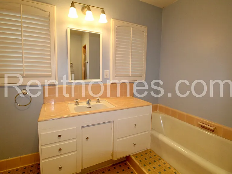 2244 Plum St — Photo 31