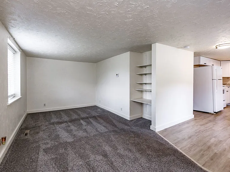 37 Delaware Rd — Photo 2
