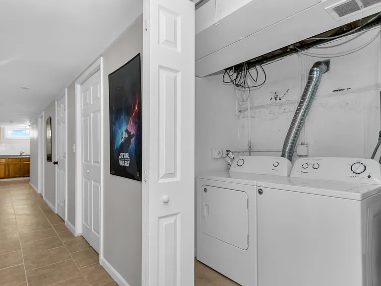 Merlin Dr — Photo 14