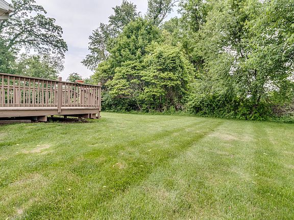 3rd image of 220 Kensington Cir