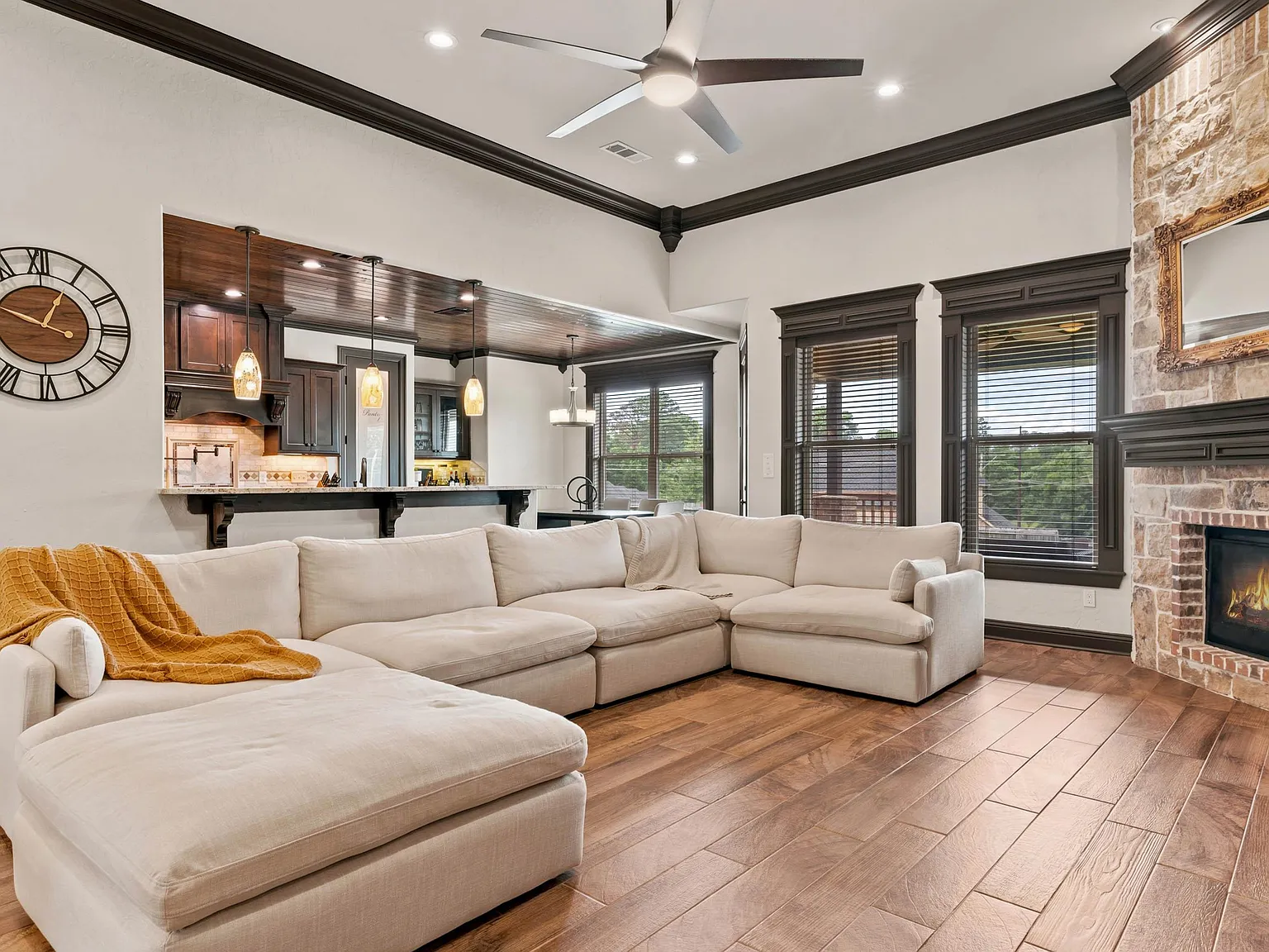 3 bed, 2.5 bath, 2265 sqft, $2,500 — Photo 4