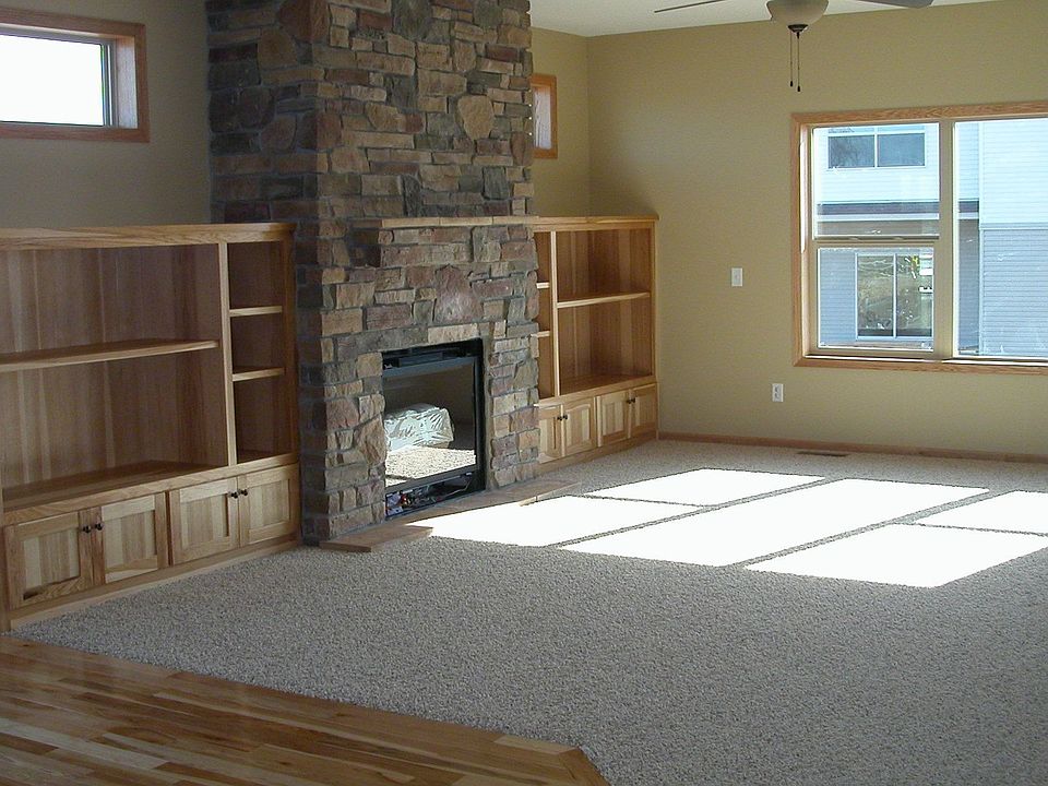 2nd image of 12548 Quemoy St NE