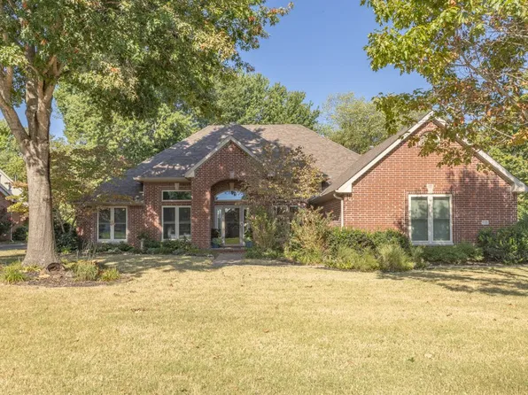 1735 N Hartford Dr, Fayetteville, AR 72701