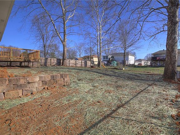 4th image of 1311 Golfview Dr