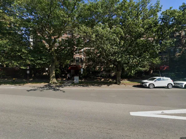352 Riverway, Boston, MA