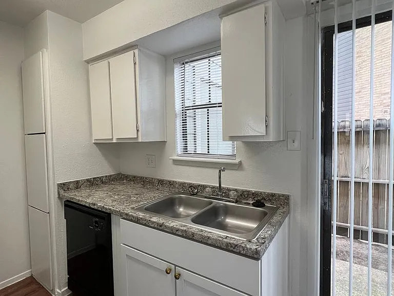 Cypresswood Crossing Apartments — Photo 16