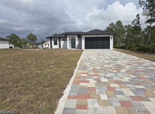 1002 Pine Ave, Lehigh Acres, FL 33972