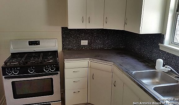 2nd image of 2911 Kaiser Dr