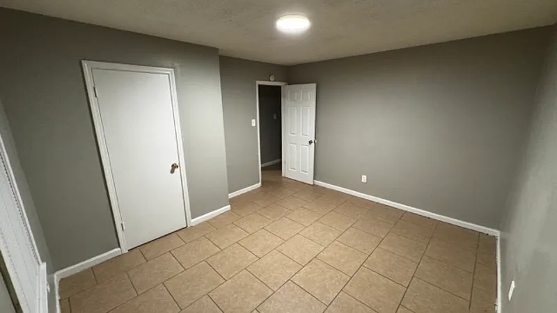 3 bed, 1.0 bath, 1091 sqft, $995 — Photo 4