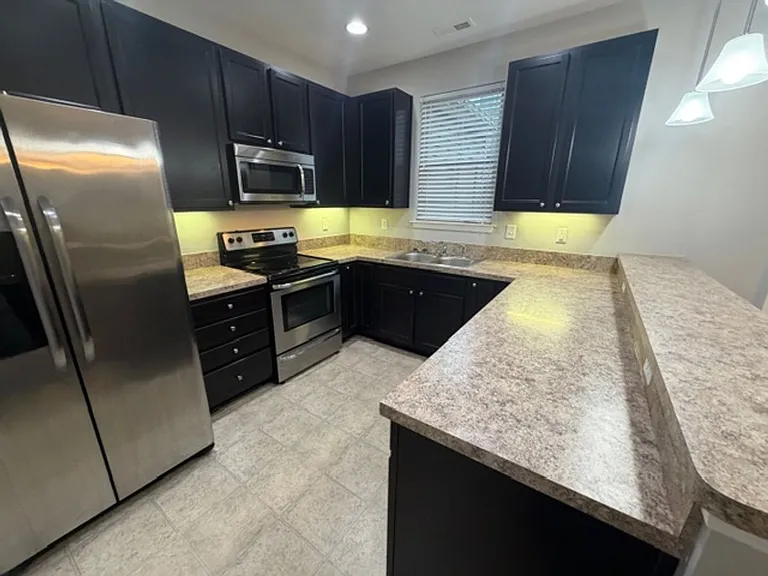 1609 Apsley Ct — Photo 9