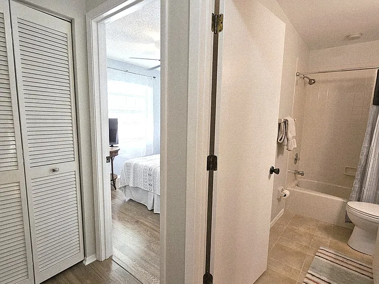 Guest bed-guest bath