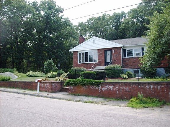 2nd image of 19 Acorn Dr