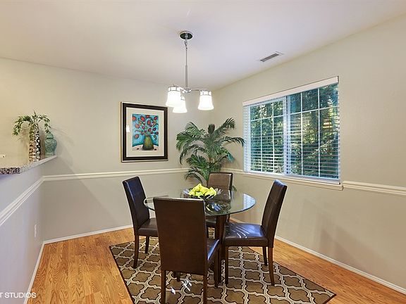 4th image of 25235 SE Klahanie Blvd APT Q302