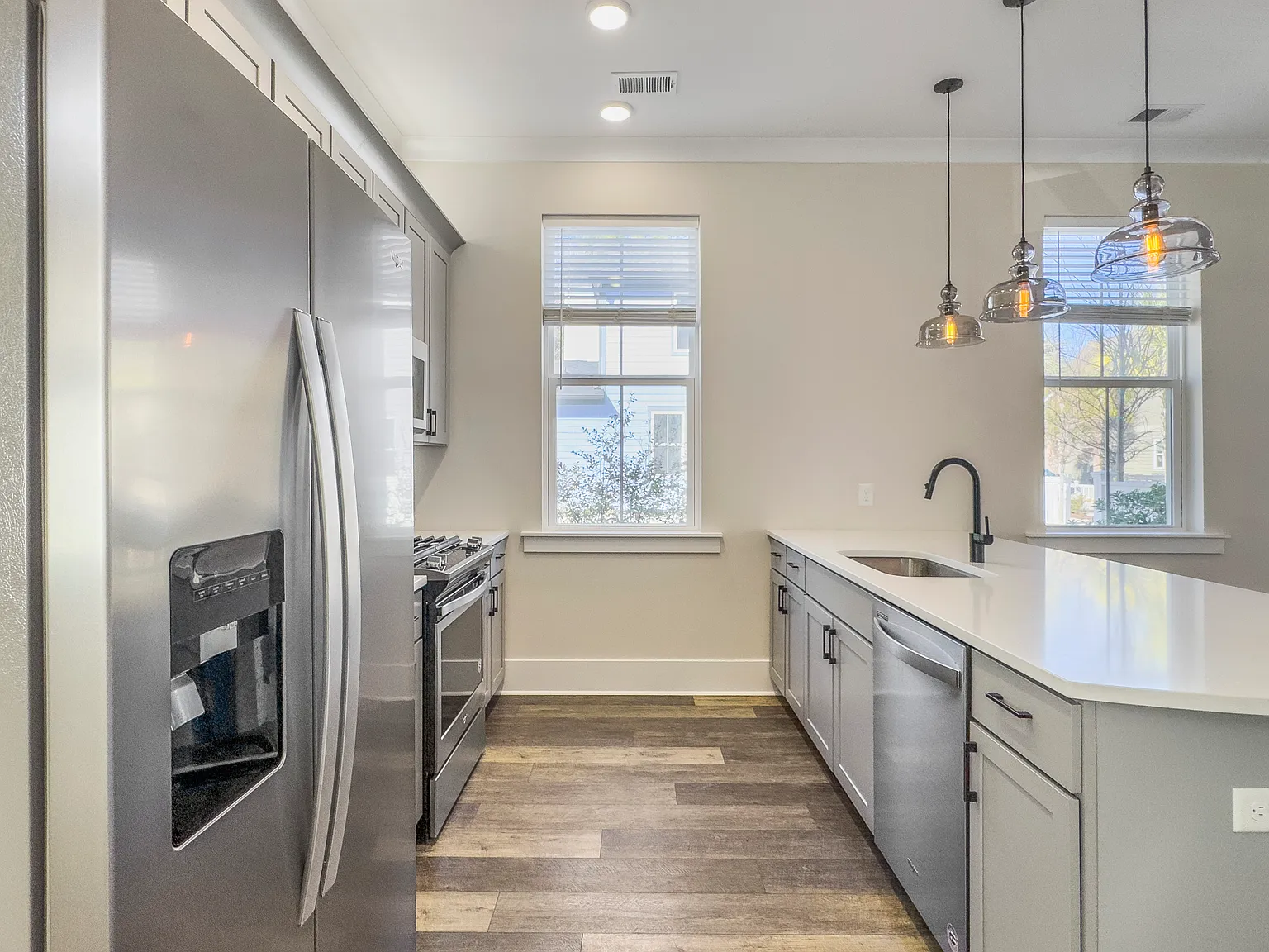 3 bed, 1920 sqft, $3,000 — Photo 4