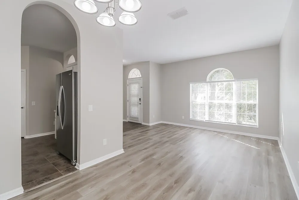 4 bed, 2.0 bath, 1825 sqft, $2,550 — Photo 4