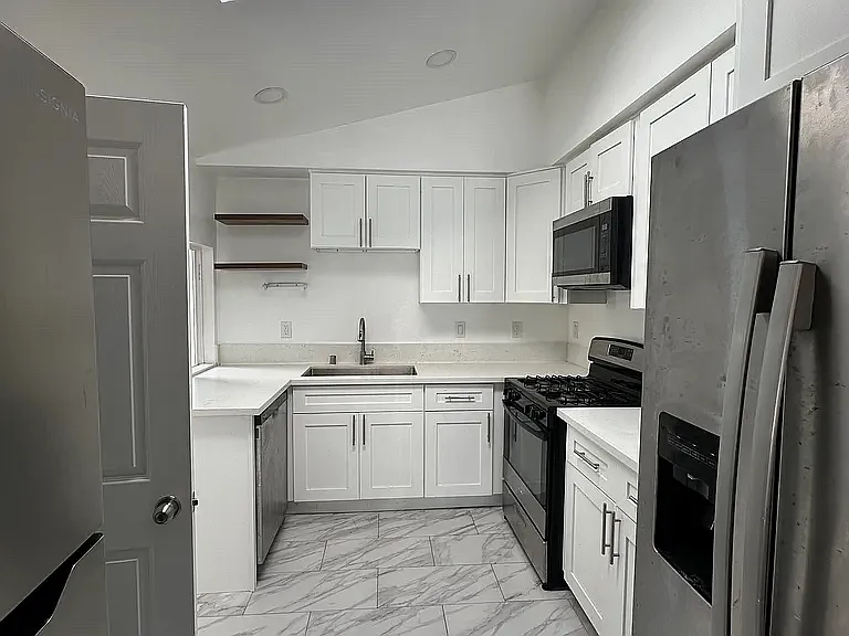 1 bed, 2000 sqft, $1,000 — Photo 2