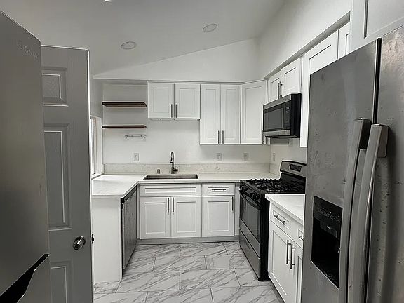2nd image of 5382 Hewlett Dr #B