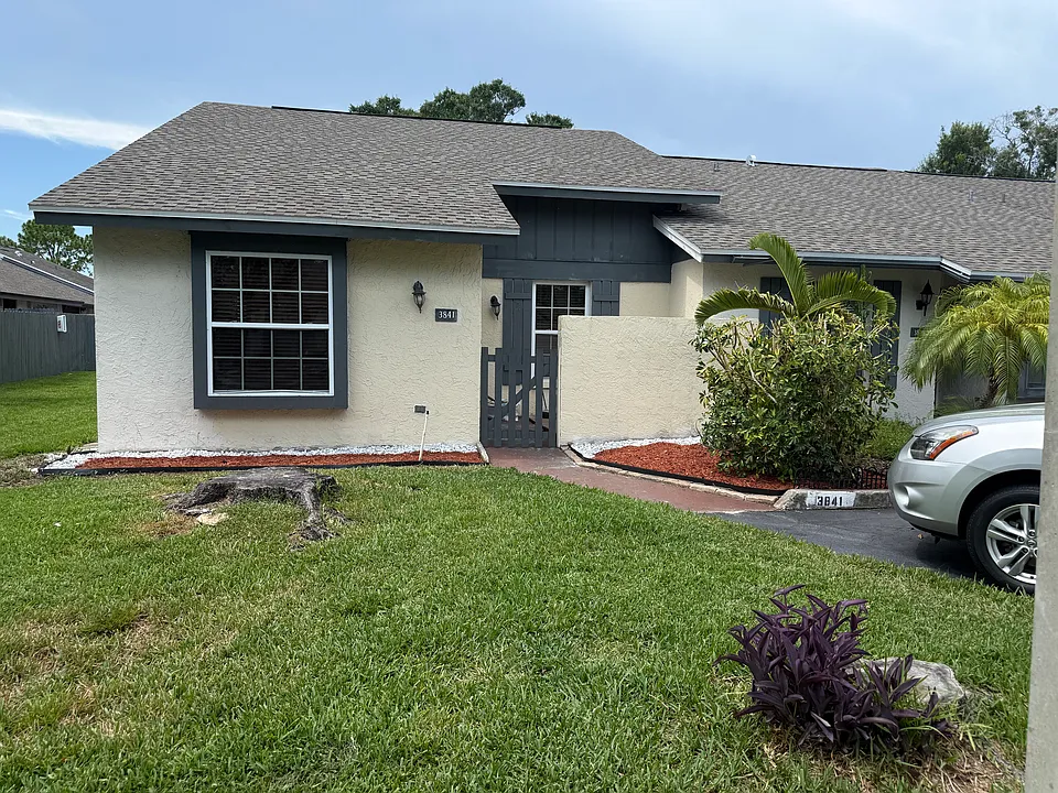 3841 El Camino Ct