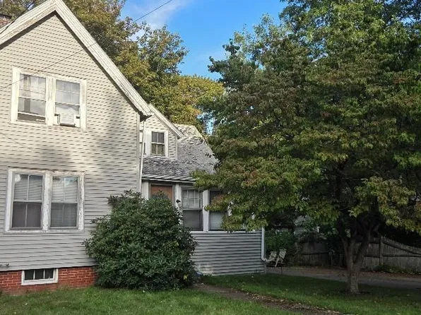 15 Adams St, Medfield, MA 02052