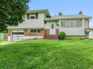 10 Alma Ln, Plainview, NY 11803