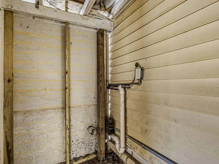 315 Acacia St — Photo 19