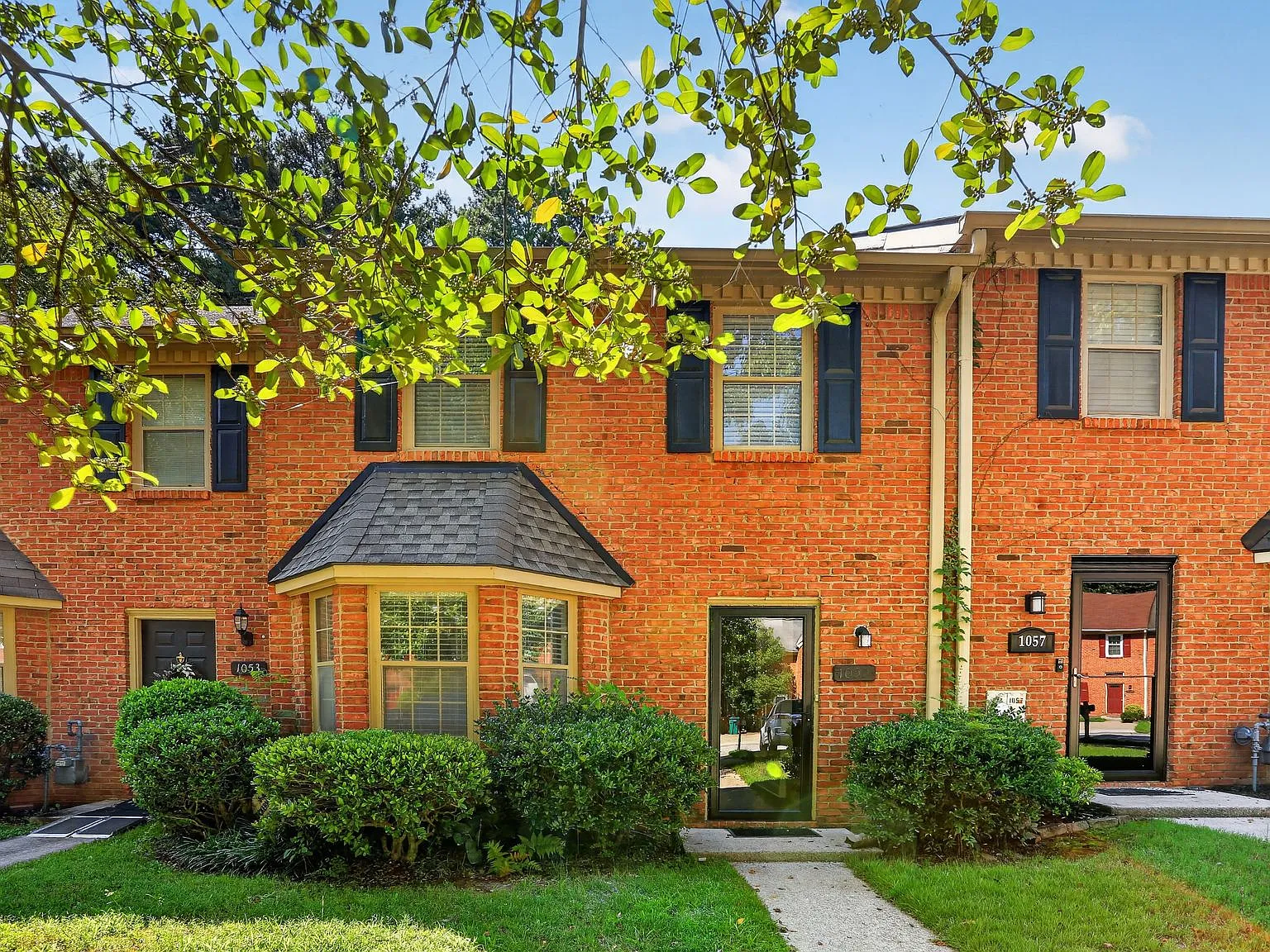 2 bed, 2.5 bath, 1212 sqft, $1,950 — Photo 1