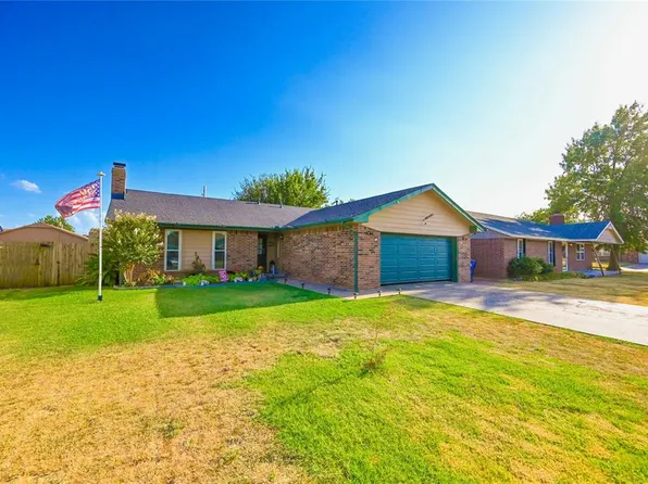 2303 Farris Pl, Chickasha, OK 73018