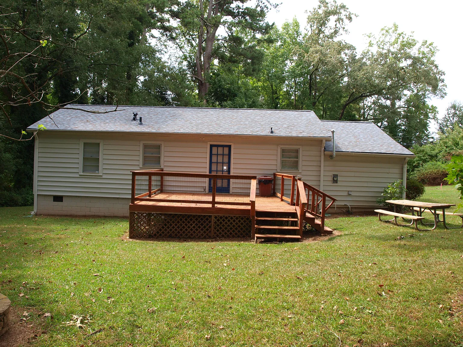 3 bed, 1.0 bath, 1000 sqft, $1,700 — Photo 3