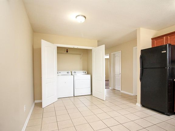 4th image of 2021 Willow Dr #4