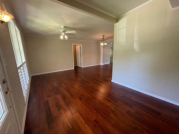 3rd image of 421 Warwick St
