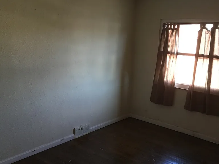 543 Camden Rd — Photo 4