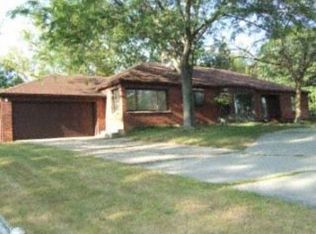 245 Lakeside Dr, Howell, MI 48843