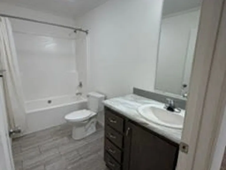 216 Onandaga Ave — Photo 9