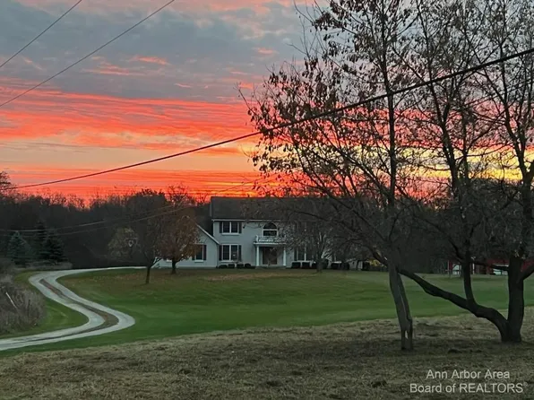 1511 Nathans Trl, Chelsea, MI 48118